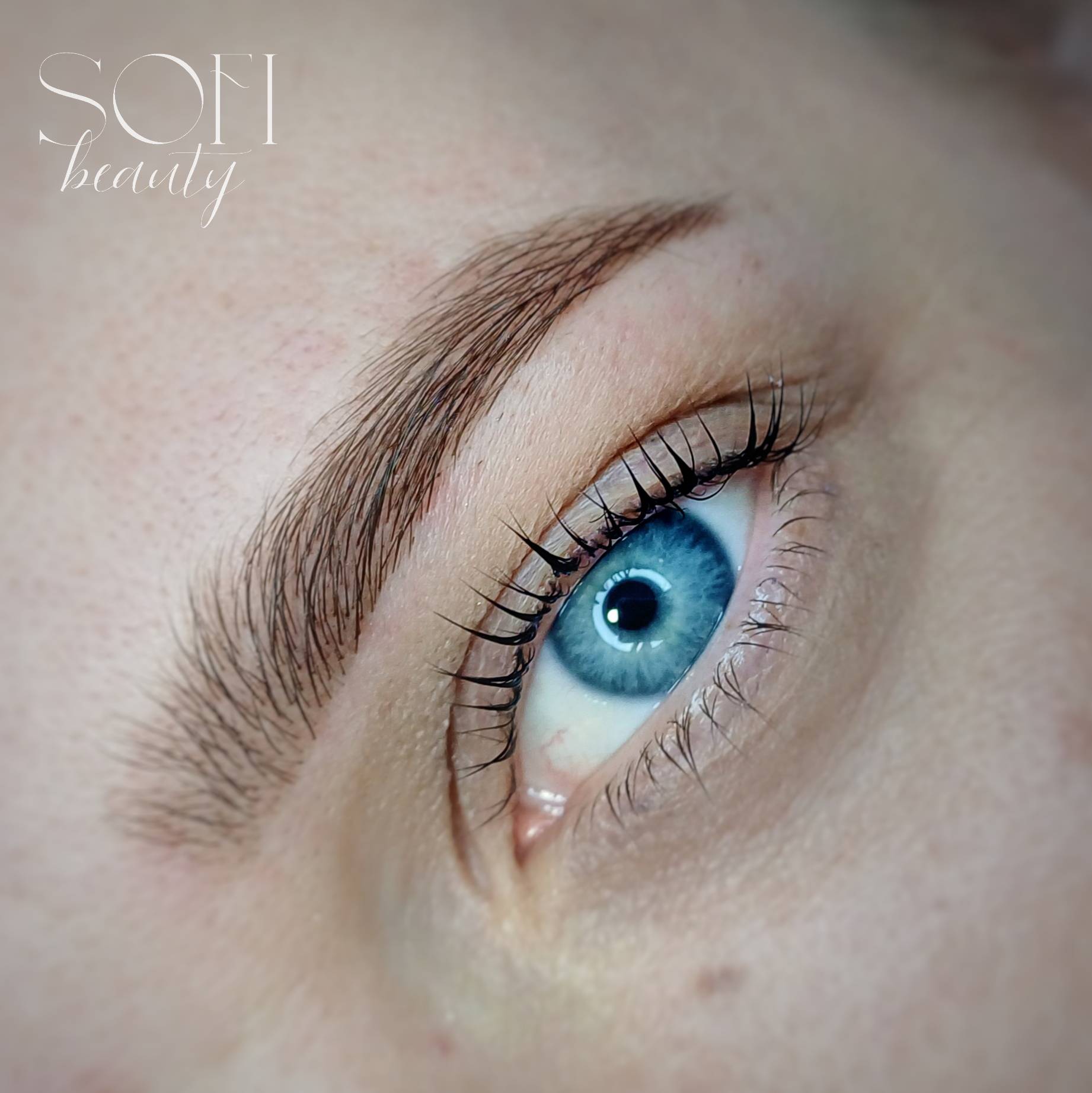 Naturalna henna pudrowa brwi dla blondynki w SOFI beauty Rabowice Park Swarzędz blisko Zalasewa i Gowarzewa