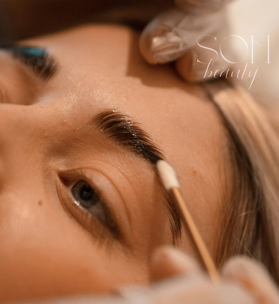 Laminacja brwi stylizacja i układanie włosków naturalny efekt SOFI beauty Rabowice
