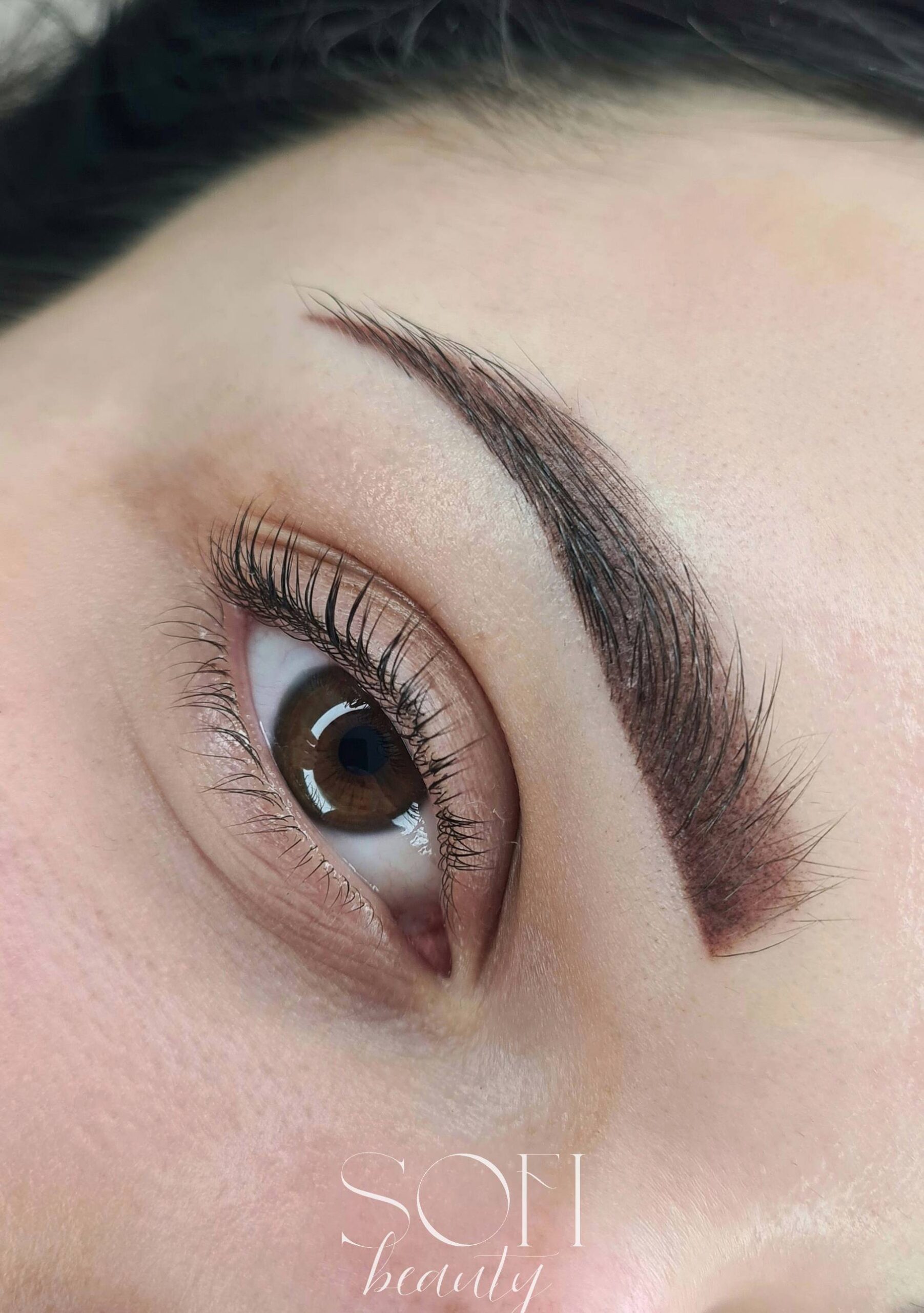 Makijaż permanentny brwi naturalny efekt w SOFI beauty Rabowice blisko Zalasewa 